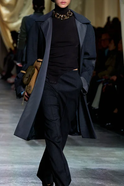 Look 25